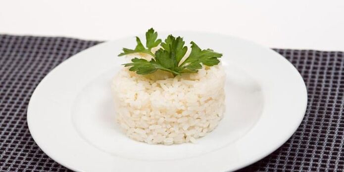 Cocer arroz sin sal.