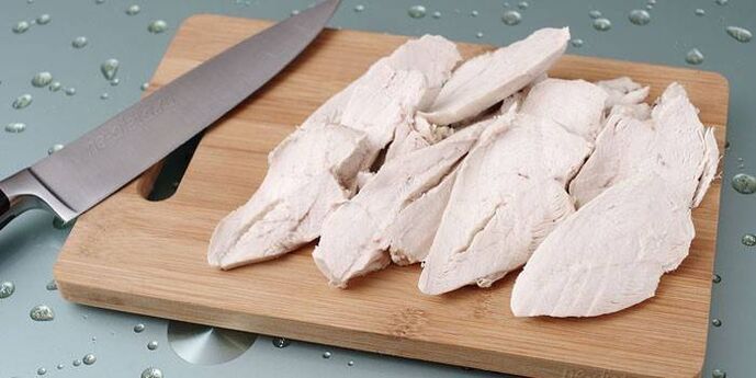 El filete de pollo escalfado puede estar presente en la dieta de la sandía